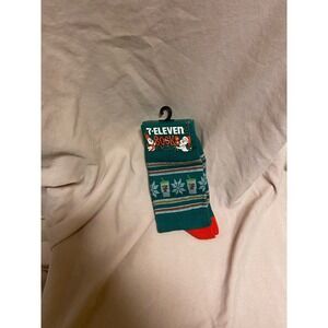 NEW 7-ELEVEN LIMITED HOLIDAY EDITION CHRISTMAS SOCKS 1 PAIR 7-11 WINTER GEAR CUP